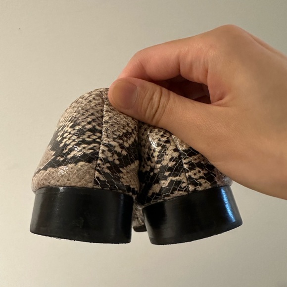 Schutz Flats - Picture 7 of 8